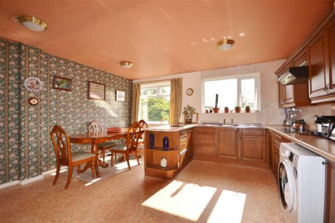 KITCHEN WITH