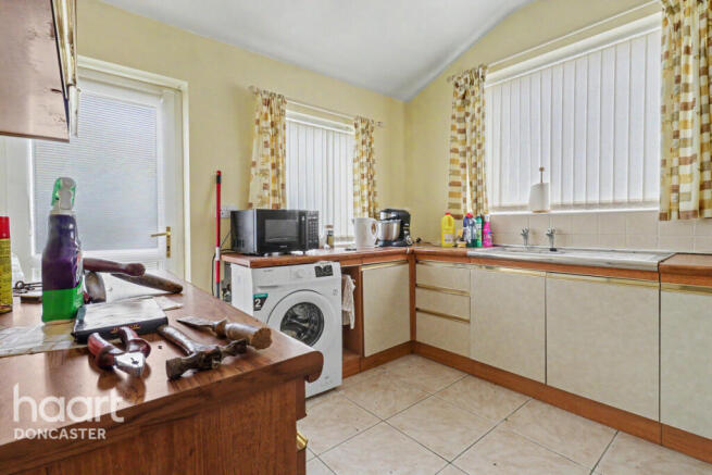 6 bed Semi-Detached for sale Image 11