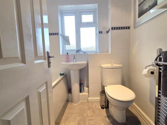 BATHROOM/WC