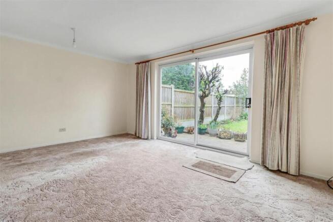 22 RETTENDON GARDENS-2.jpg