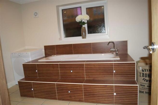 GROUND FLOOR BATHROO