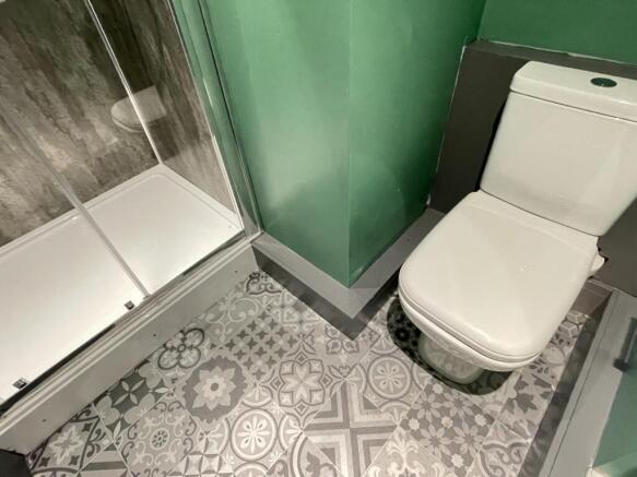 9 - Rm1 Ensuite.jpeg