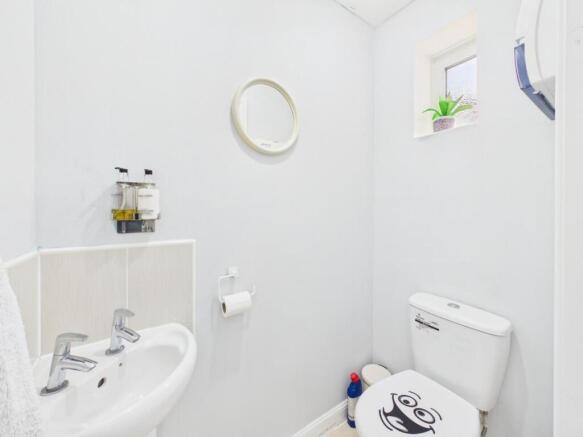 3 bed Semi-Detached for sale Image 7