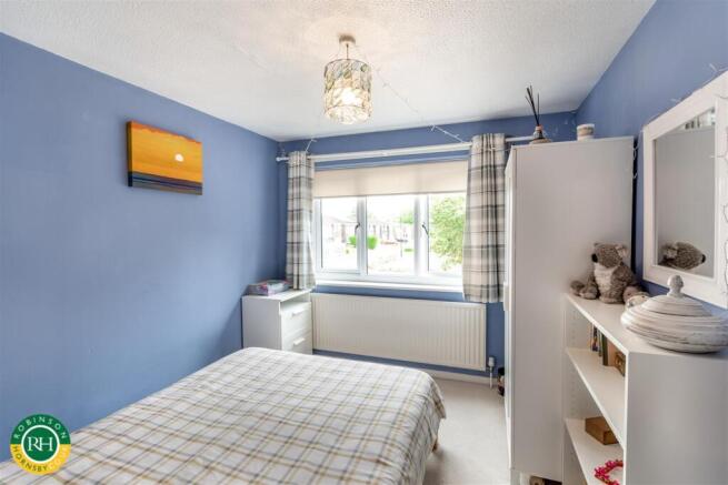 5 bed House for sale Image 11