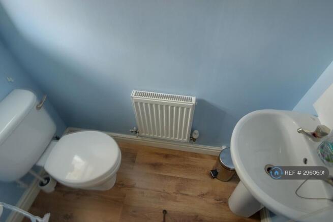 4 bed Detached to rent Image 8