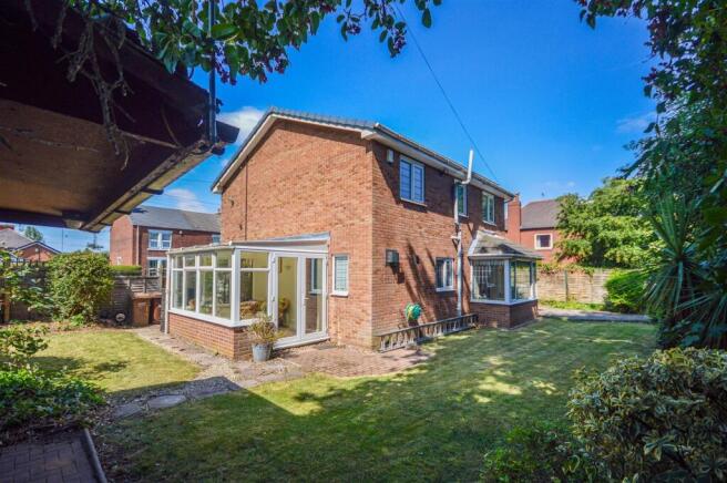 4 bed Detached for sale Image 11
