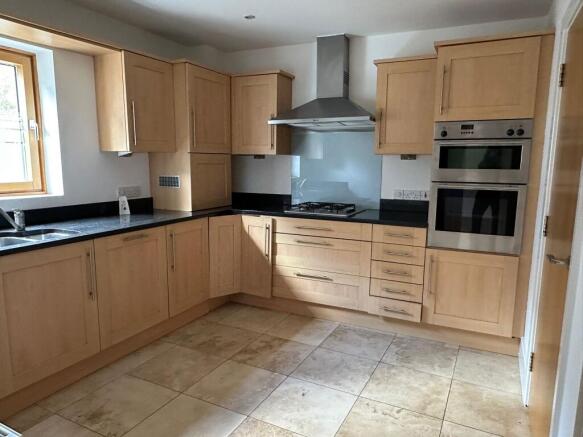 4 bed Town House for sale Image 4