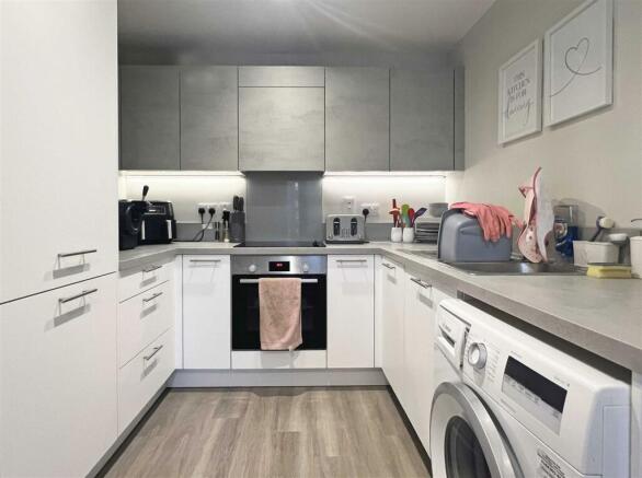 Kitchen b.jpg