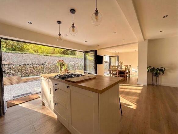 4 bed Detached for sale Image 6