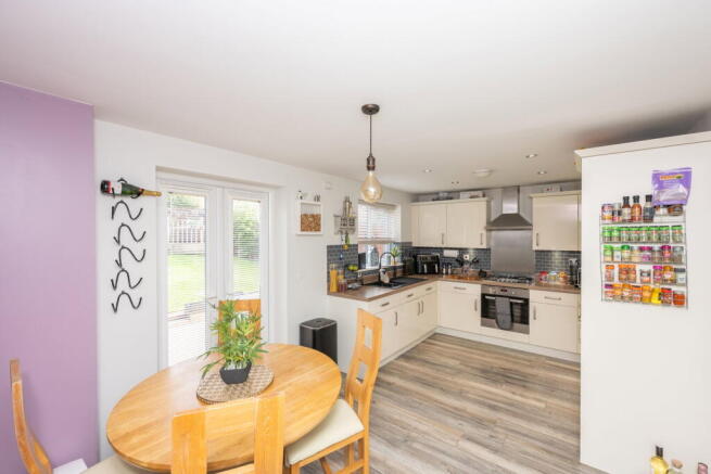 4 bed Detached for sale Image 9