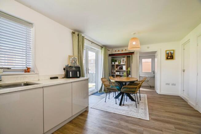4 bed Detached for sale Image 5
