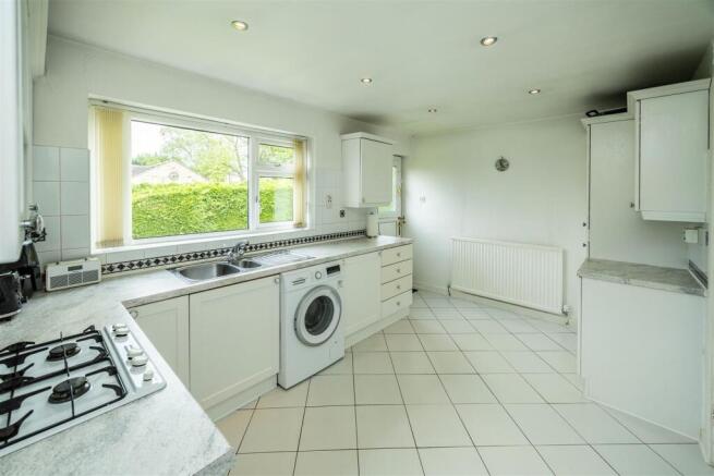 3 bed Detached Bungalow for sale Image 12