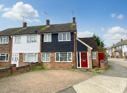 Larkswood Road, Corringham, SS17