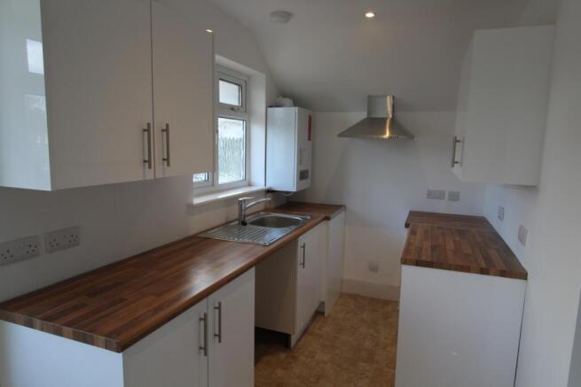 58 Elmcroft Close Kitchen i