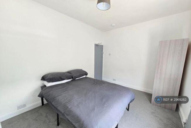 1 bed House Share to rent Image 11
