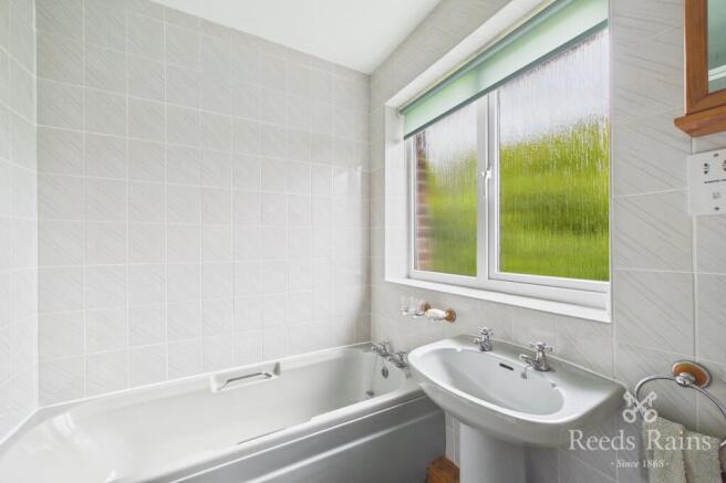 4 bed Detached for sale Image 11