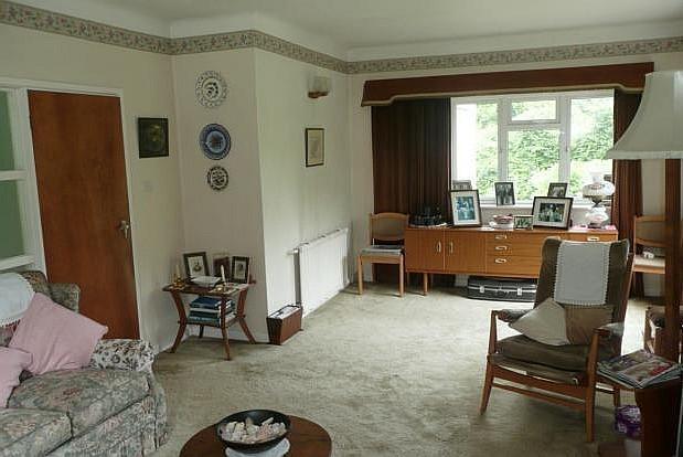 SITTING ROOM