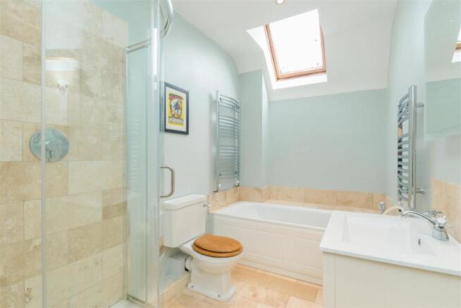 Second Bedroom En-Suite