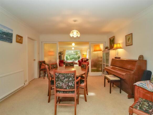 5 bed Detached for sale Image 5