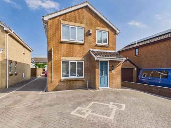 4 bed Detached for sale Image 11