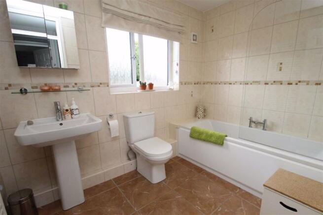 FAMILY BATHROOM