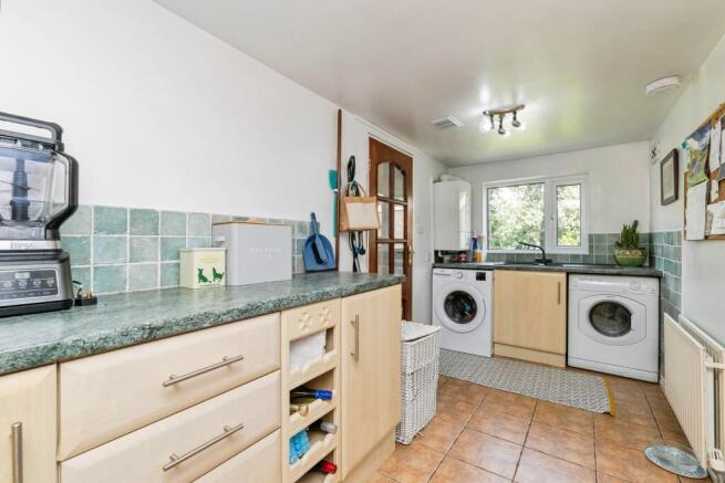4 bed Detached for sale Image 10