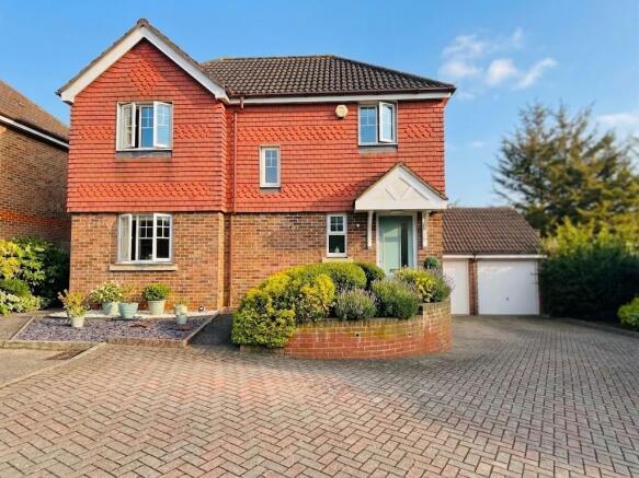 16b, Tithe Close, Mill Hill, NW7 London, NW7 2QD.j