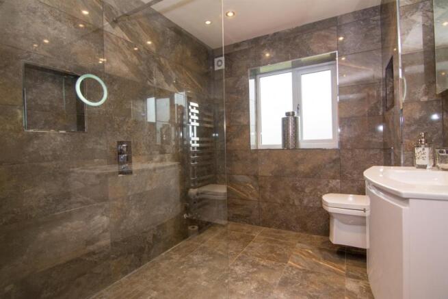 ENSUITE SHOWER