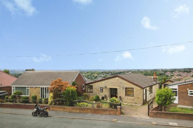 4 bed Detached Bungalow for sale Image 11
