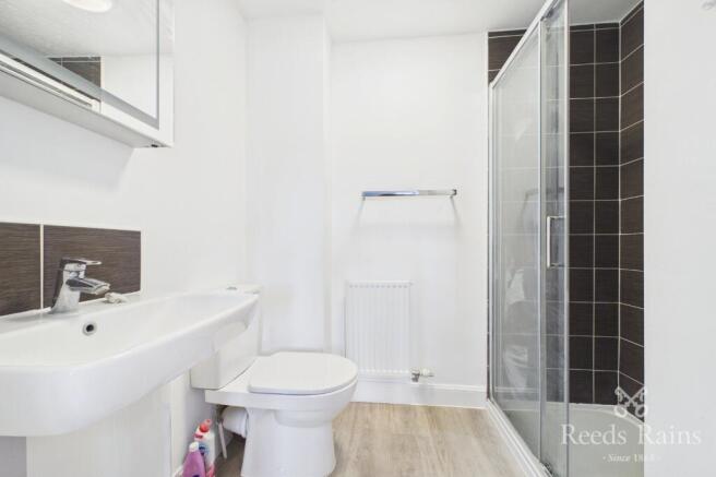 4 bed Detached to rent Image 7