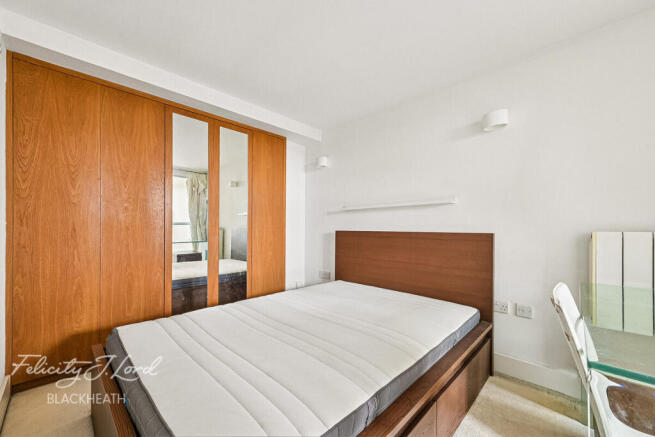 2-bed flat on Cadogan Road, Woolwich, £435,000