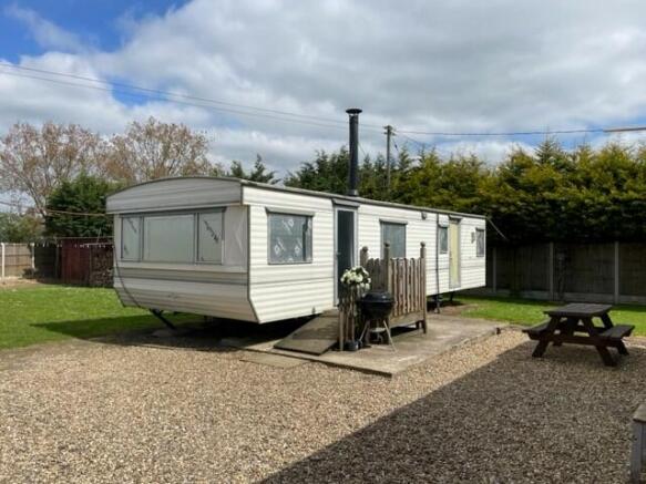 Static Caravan T202305062141.jpg