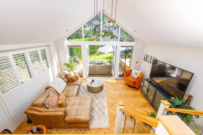 5 bed Detached for sale Image 5