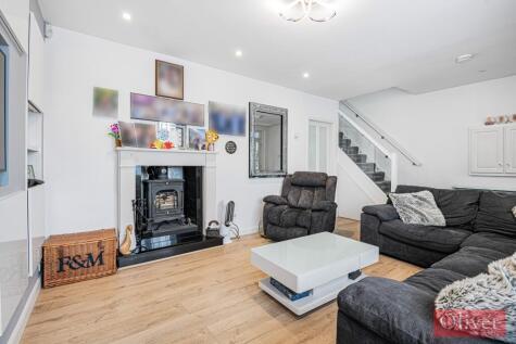 Barton Way, Borehamwood, WD6