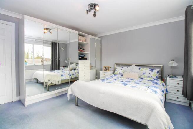 4 bed Detached for sale Image 12