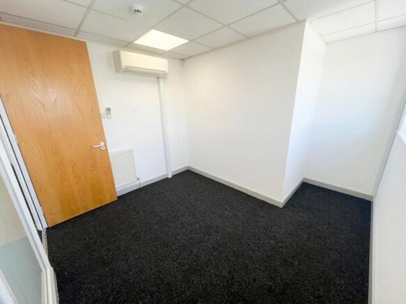 BOARDROOM / PRIVATE OFFICE