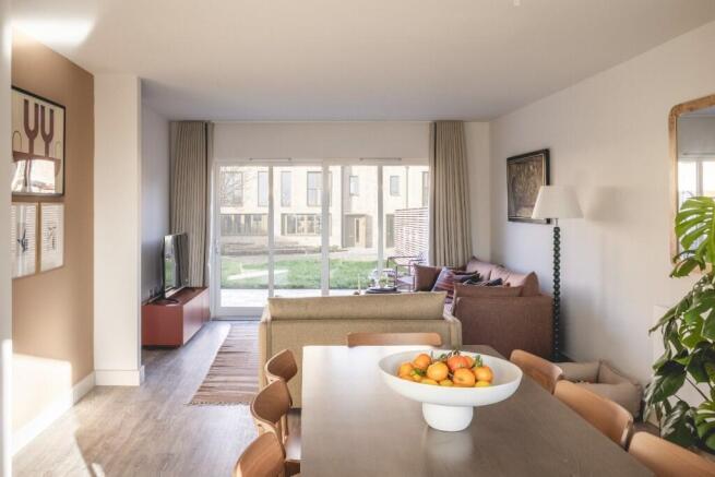 Lounge & Dining 