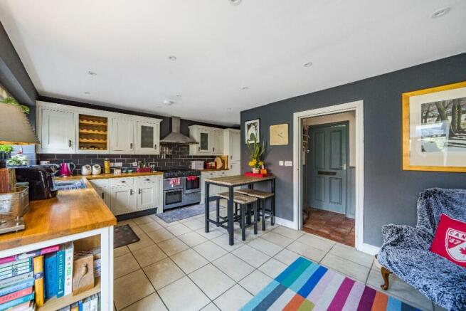 6 bed Detached for sale Image 5