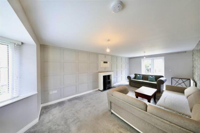 5 bed Detached for sale Image 4