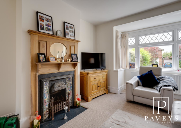 OPEN PLAN SITTING ROOM & DINING ROOM