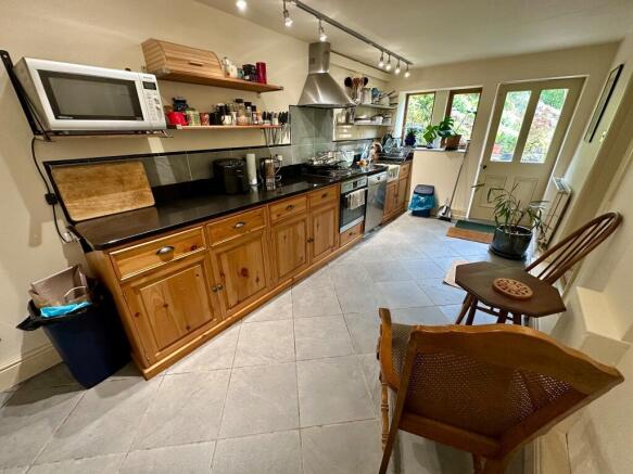 5 bed Detached for sale Image 10