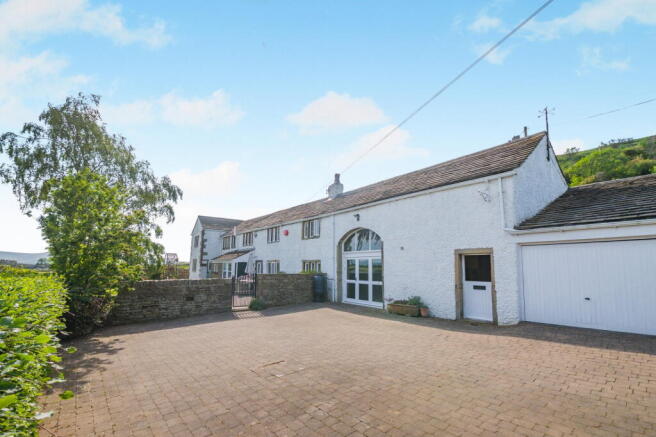 4 bed Detached for sale Image 6