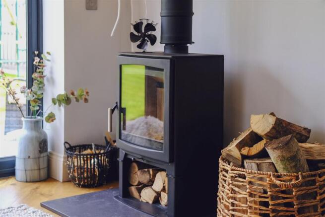 LOG BURNING STOVE