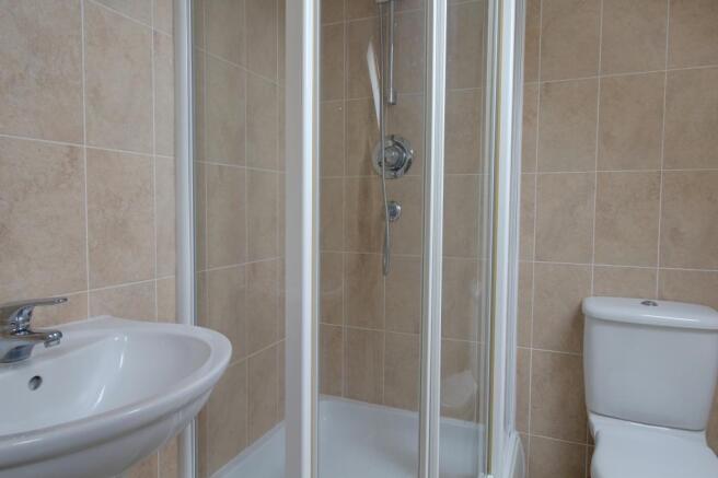 Ensuite to Bed 1