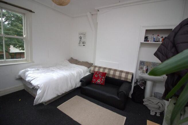 10 bed Detached to rent Image 6