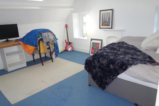bedroom 4.JPG