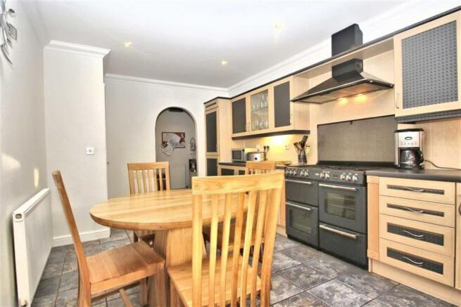 KITCHEN/BREAKFAST RO