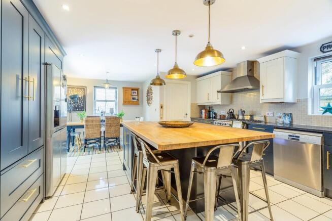 Kitchen/Breakfast...