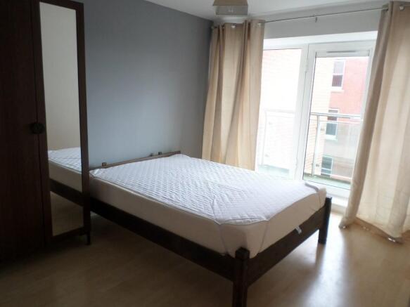 2 bed Apartment to rent Image 4
