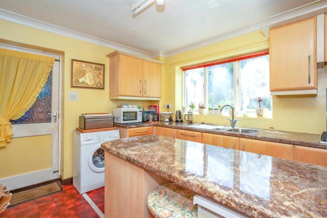 Kitchen 1.jpg